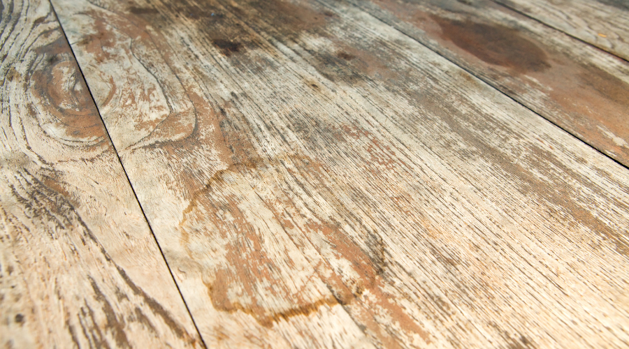 How to Remove Water Stains from the Wood Floor