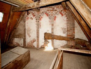 How-to-Prevent-Mold-in-Attic-Crawlspace