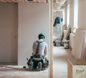 contractor working renovations in Perkasie, PA - charles-deluvio-Za9oagRJNLM-unsplash (1)