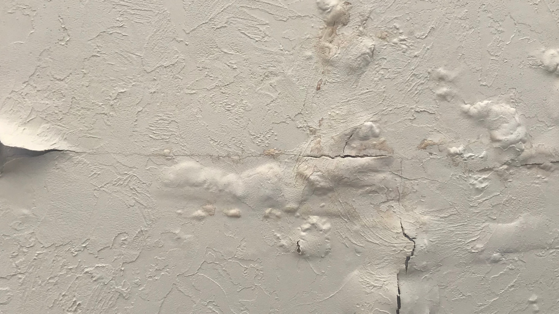 How to Repair a Water-Damaged Wall in the Bathroom