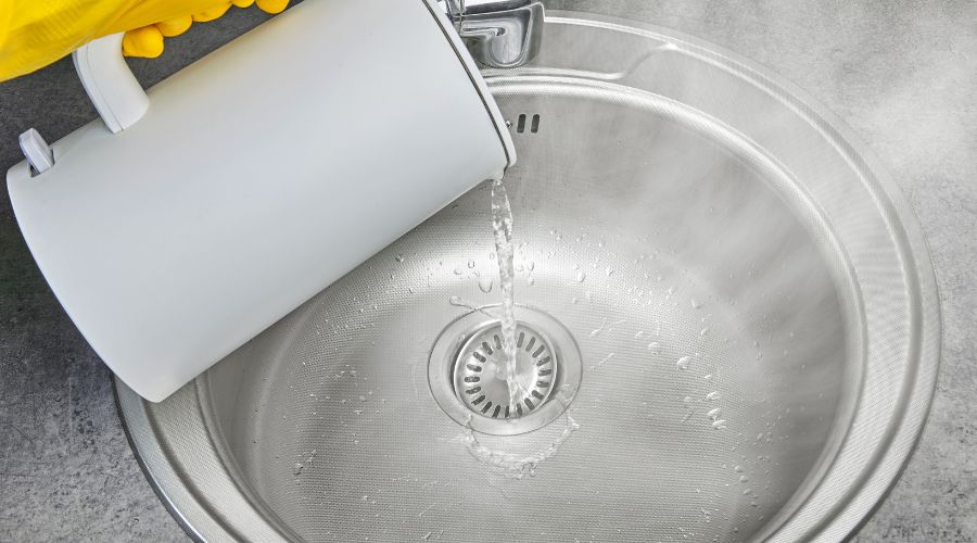 can you use boiling water to clean the drain?