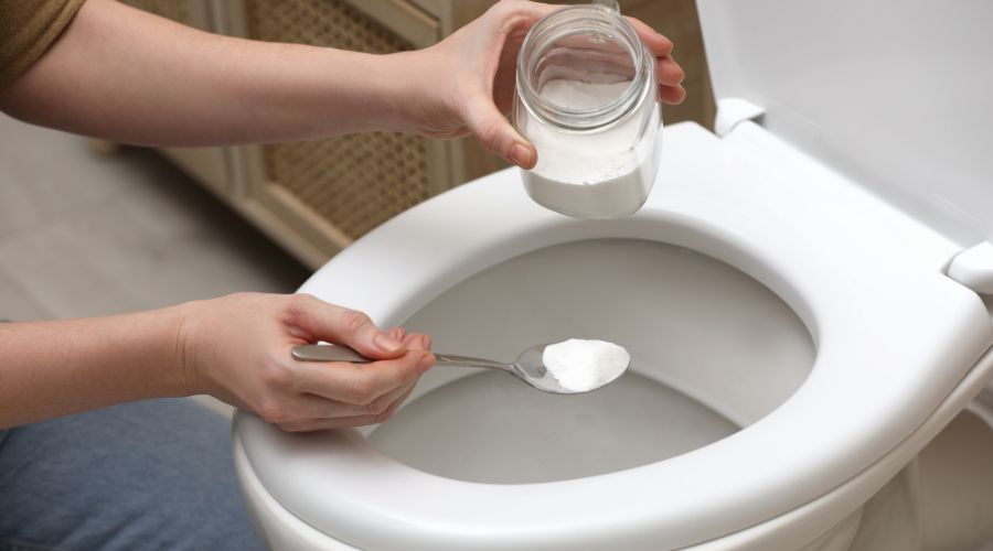 use baking soda to clean toilet